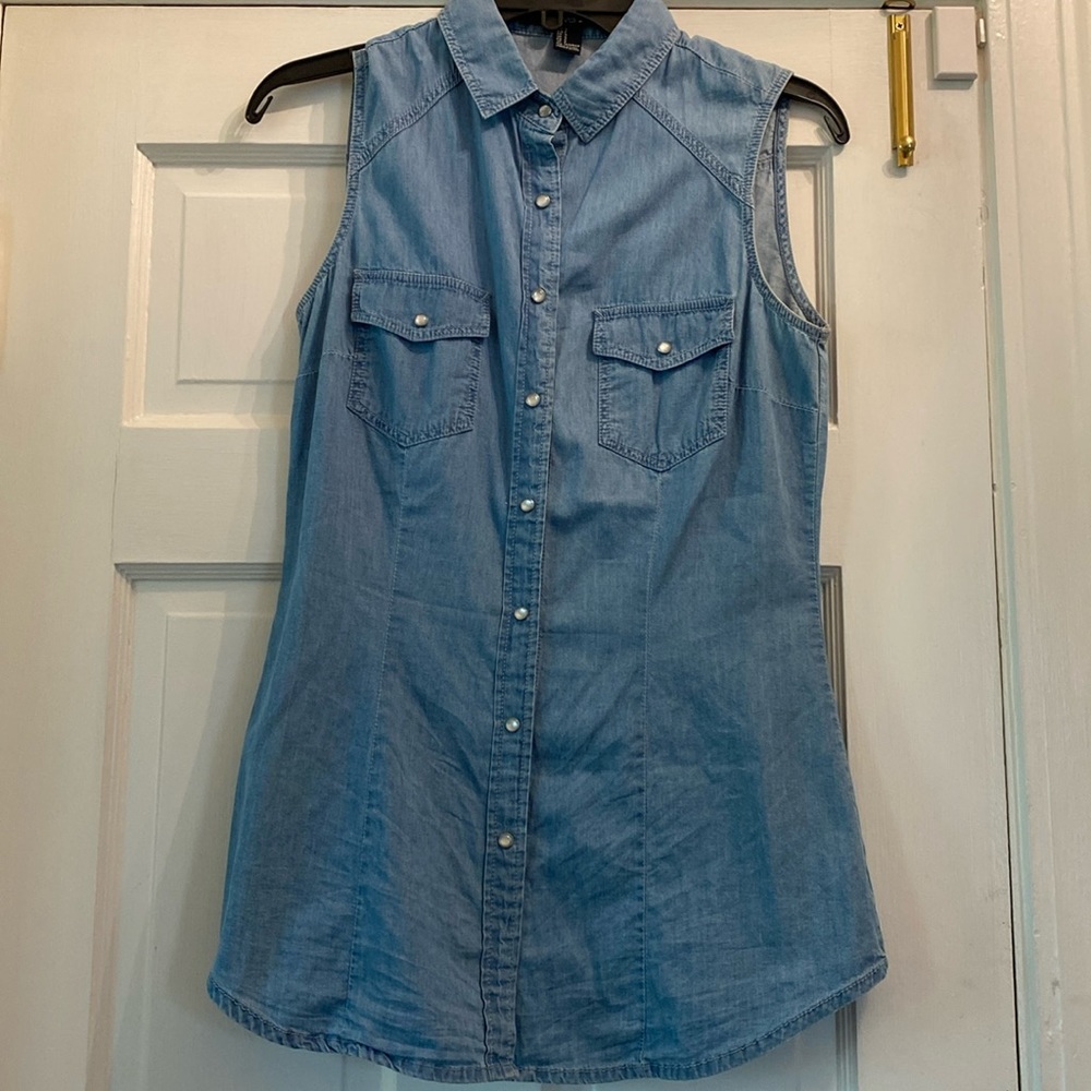 Never Worn Forever 21 Denim Button Down Tank, size S